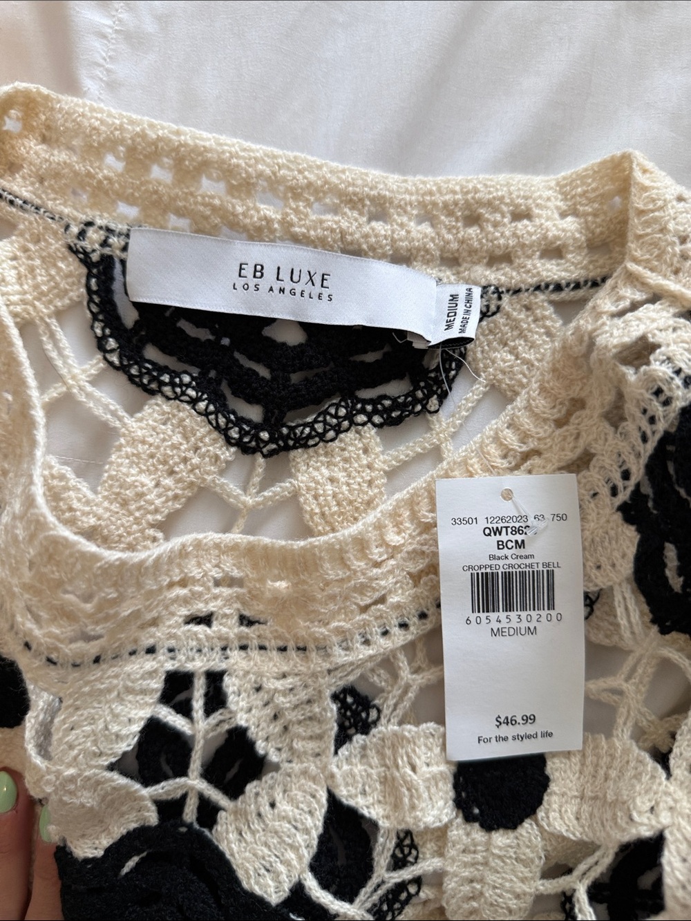 NWT Buckle Crochet Floral Black & Cream Long Sleeve Crop Top - Picture 2 of 4